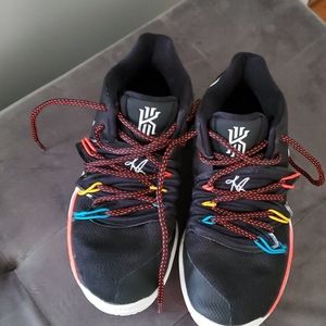 Nike Kyrie 5 "Friends" Sneakers